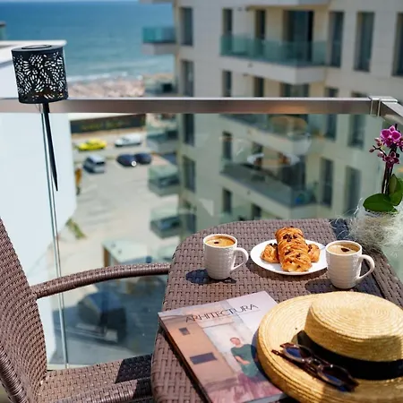 Royale Sundance 305 Infinity Pool & Mamaia Nord