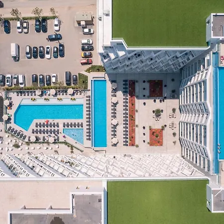 Royale Sundance 305 Infinity Pool & Mamaia Nord Apartment *