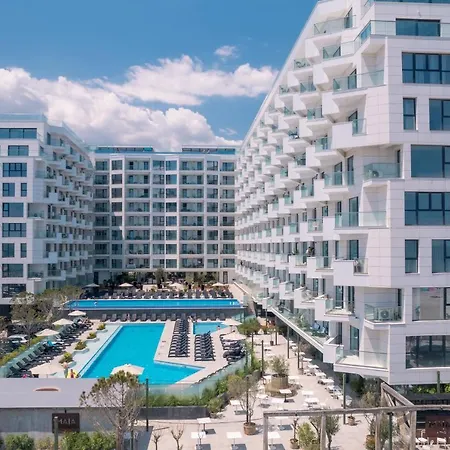Royale Sundance 305 Infinity Pool & Mamaia Nord Navodari