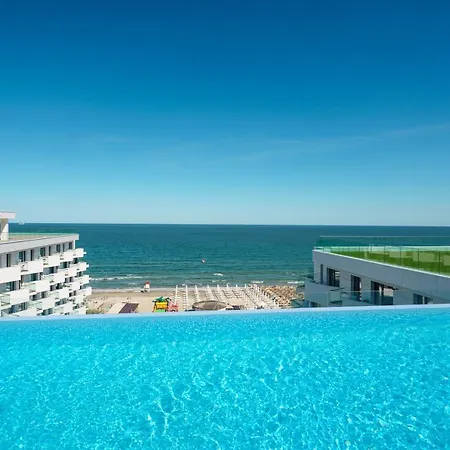 Royale Sundance 305 Infinity Pool & Mamaia Nord Apartment Navodari