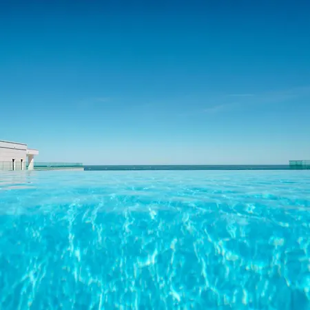 Royale Sundance 305 Infinity Pool & Mamaia Nord * Navodari