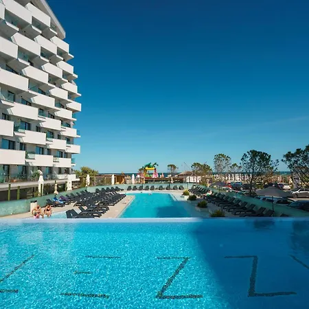 Royale Sundance 305 Infinity Pool & Mamaia Nord Apartment